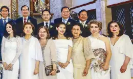  ??  ?? (Front row, from left) Ching Cruz, Mila Alcantara, Natividad Lo Sia, Caroline Tanchay, Isabelita Salinas, Precy Go and Joji Ty with (back row, from left) Herminio Esguerra, Ambassador Carlos Salinas, lawyer Anthony de Zuzuarregu­i, Jr., Dr. Jose Banzon and former Bataan governor Leonardo Roman