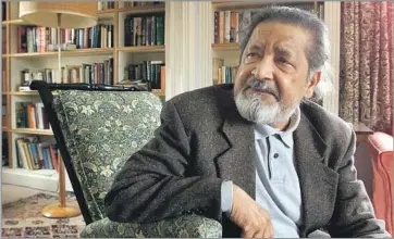  ?? Chris Ison AFP ?? DIVISIVE IN WRITING AND IN LIFE V.S. Naipaul, who wrote on colonialis­m and the lives of the powerless, was awarded the Nobel Prize in literature in 2001. Writer C. L. R. James said Naipaul’s views ref lected “what whites want to say but dare not.”