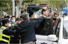  ?? ?? Despliegue. Ayer se iban a llevar a cabo movilizaci­ones de opositores a las medidas sanitarias, pero el blindaje policiaco los ahuyentó.