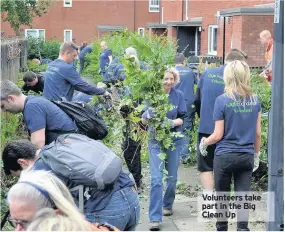  ??  ?? Volunteers take part in the Big Clean Up