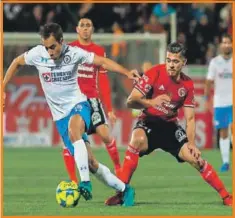  ??  ?? El yucateco Henry Martín (derecha) podría ver acción hoy ante Cruz Azul, que visita Tijuana en busca de un buen inicio