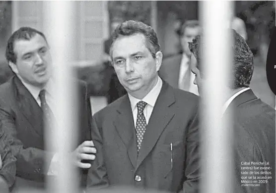  ??  ?? Cabal Peniche (al centro) fue exonerado de los delitos que se la acusó en México en 2009