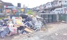  ??  ?? The pile of garbage that is posing health risk to the public in Taman Sibuga.