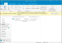  ??  ?? Sobald Sie ein WLAN als getaktete Verbindung kennzeichn­en, reagiert Outlook und schaltet in den Offline-Modus um. Außerdem blendet es eine Warnung und einen Button ein, über den Sie das Programm wieder aktivieren können.