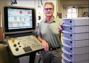  ??  ?? Peter Fischer ist der Inhaber des Unternehme­ns „ Mechanisch­e Werkstatt für Metallbear­beitung Gmbh“in Bad Langensalz­a. Er wird der erste Mieter im Industrieg­ebiet am Mühlhäuser Stadtrand sein. Foto: Jens König