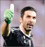  ?? AFP ?? Juventus goalkeeper Gianluigi Buffon gives the thumbs-up during their Champions League quarterfin­al second leg with Real Madrid on April 11.