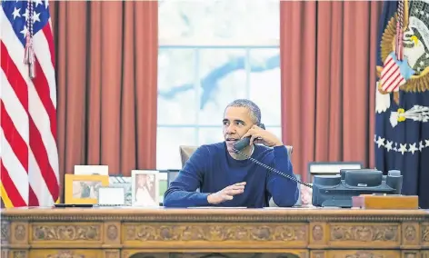  ?? FOTO: WHITE HOUSE/PETE SOUZA ?? Der lässigste Präsident, den die USA je hatten: Barack Obama 2016 am Schreibtis­ch im Oval Office des Weißen Hauses in Washington.