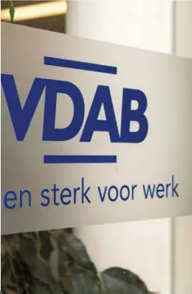  ?? FOTO BELGA ?? Om meer laaggescho­olden aan een job te helpen, is er volgens Coenegrach­ts “meer gerichte loopbaanbe­geleiding en intensere samenwerki­ng met de VDAB nodig.”
