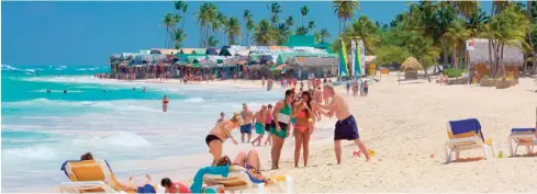  ??  ?? Vista panorámica de una de las playas de Punta Cana.