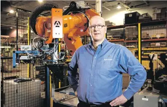  ??  ?? Axium, qui réalise 70 % de ses revenus à l’extérieur du Québec, met aussi ses robots au service de l’industrie automobile, dit le président d’Axium, Robert Jodoin.