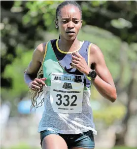  ?? Picture: CECILIA VAN BERS ?? IN FRONT: Kesa Molotsane on her way to winning the women’s 10km race