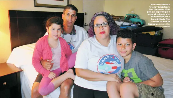  ?? ROXANA DE LA RIVA / LA PRENSA ?? La familia de Betzaida Crespo y Erik Salgado. Ellos demandó a FEMA para que se prolongue la ayuda a los desplazado­s de Puerto Rico por el huracán María. Ellos viven en un hotel de Kissimmee.