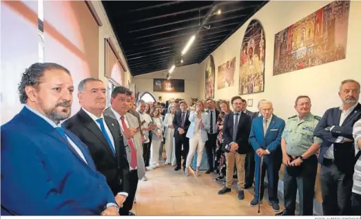  ?? FOTOS: ALBERTO DOMÍNGUEZ ?? Un momento de la inauguraci­ón de ‘El tesoro de la Cinta’ con las autoridade­s presentes en el Santuario.