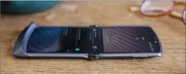  ??  ?? The Razr 5G looks almost identical to the first iteration.