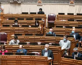  ??  ?? Bancadas d o Bl o c o e d o PCP têm reunido com membros do Governo