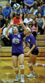  ?? MICHAEL P. PAYNE — THE NEWS-HERALD ?? South’s Sarah Miozzi (8) eyes a set as Katie Mendenhall (4) looks on during the Rebels’ victory over host North on Sept. 20. For a recap of the match and more photos, visit News-Herald.com.