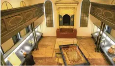  ?? Foto: A. Zoepf ?? Objekte aus dem Umfeld der Synagoge vermitteln einen Eindruck vom jüdischen Le ben in Kriegshabe­r. Die Exponate stammen aus vier Jahrhunder­ten.