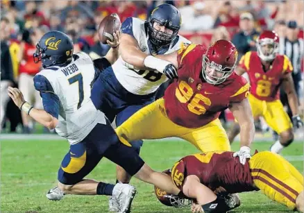  ?? Luis Sinco Los Angeles Times ?? SENIOR TACKLE Stevie Tu’ikolovatu (96) and sophomore end Porter Gustin (45), terrorizin­g Cal quarterbac­k Davis Webb last month, have become Mr. Inside and Mr. Outside for a USC defense that has developed into one of the best in the Pac-12 Conference.