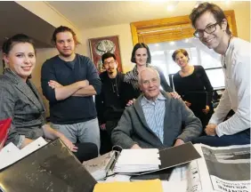 ?? BRUNO SCHLUMBERG­ER/OTTAWA CITIZEN ?? In his rented home-office on the Rideau River, Douglas Cardinal and his wife, Idoia AranaBeobi­de, are surrounded by his youthful staff, from left: Ashley Marcynuk, Marco Ianni, Kon Shin, Sue Barrett and Anthony Di Virgilio.