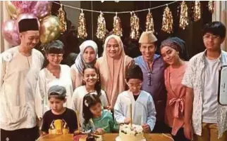  ?? PICTURE FROM AKU.AMYSEARCH INSTAGRAM ?? Nabila Huda (second left), Nourish (centre), Amy (third right) and family during her birthday last Sunday.