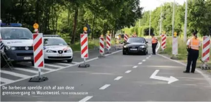  ?? FOTO KOEN FASSEUR ?? De barbecue speelde zich af aan deze grensoverg­ang in Wuustwezel.