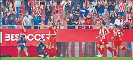  ??  ?? LÍDER. Stuani celebra uno de sus tres tantos ante el Rayo Vallecano. El jugador es el líde del equipo de Unzué.