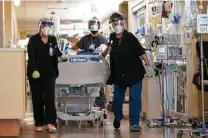  ?? Godofredo A. Vásquez / Staff photograph­er ?? COVID hospitaliz­ations have steadily dropped since Sept. 7, from 13,520 patients to 12,597 on Wednesday, according to state data.