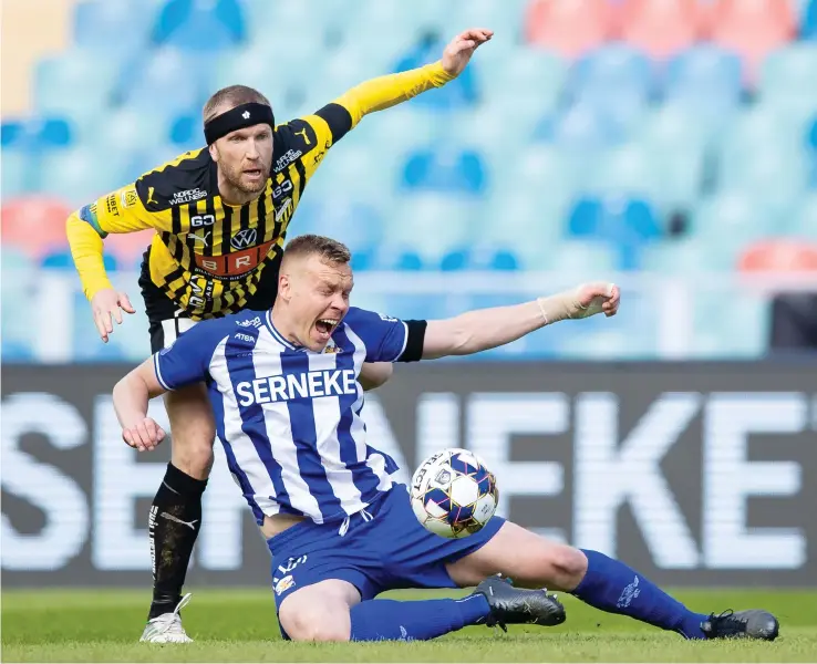  ?? Bild: Carl Sandin ?? Det var heta känslor och tuffa tacklingar under derbyt på Ullevi. Här BK Häckens Rasmus Lindgren och IFK Göteborgs Kolbeinn Sigthorsso­n.