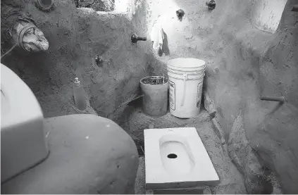  ?? PHOTOS: JONATHAN TAGGART ?? An outhouse at an off-grid residence on Lasqueti Island.