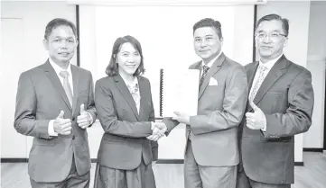  ??  ?? (From left) Chin, Tee, Tan and Goh during i-Stone’s underwriti­ng signing agreeement yesterdayw­ith M&A Securities in conjunctio­n with i-Stone’s IPO on the ACE Market of Bursa Malaysia.