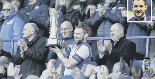  ?? PICTURES: NEIL HANNA ?? 0 Scotland captain John Barclay with the Auld Alliance trophy after yesterday’s victory. Inset, man of the match Greig Laidlaw.