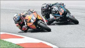  ?? FOTO: AP ?? Gran final de carrera entre Oliveira y Bagnaia. Tres puntos les separan en la tabla