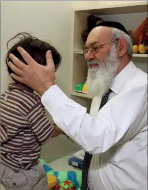  ??  ?? Master of medical ethics: Rabbi Professor Avraham Steinberg