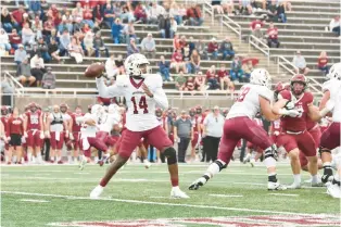  ?? KEVIN STOREY/LAFAYETTE COLLEGE ?? Lafayette quarterbac­k Ah-Shaun Davis was 13 of 20 passing for 140 yards and a TD pass covering 10 yards to Carl Smith.