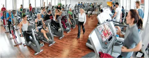  ?? Foto: Ulrich Wagner ?? Sportmediz­iner sind begeistert darüber, dass immer mehr Deutsche ins Fitnessstu­dio gehen. Beliebt sind sowohl betreute Kurse wie Pilates oder Rückentrai­ning als auch Übungen zum reinen Muskelaufb­au. Unser Foto zeigt den Cardio Bereich in einem Studio.