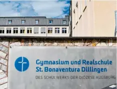  ?? Foto: Berthold Veh ?? Der Lehrer soll künftig nicht mehr am Dillinger Bonaventur­a-gymnasium unterricht­en, sondern wechselt in die Verwaltung des Schulwerks.