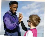  ??  ?? HIGH FIVES: Ryan greets young fan