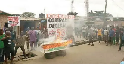  ??  ?? Activists set casket ablaze to decry bad governance