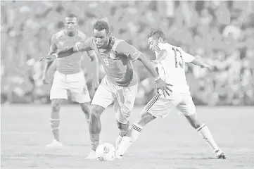  ??  ?? Egypt’s Sabry Rahel (R) vies for the ball with Mame Biram Diouf (L) of Senegal during their Africa Cup 2015 qualifying football match in Cairo stadium on November 15, 2014. - AFP photo