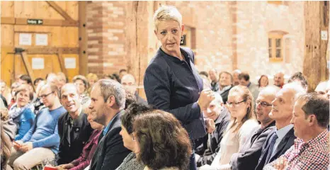  ?? FOTOS: CASAGRANDA-FOTO ?? Die Mentalbäue­rin Elke Pelz-Thaller referierte im Rahmen des Agrar-Forums der Kreisspark­asse Ravensburg. Das Motto: „Jetzt erst recht – Landwirtsc­haft lohnt sich“.