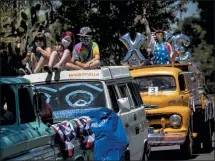  ?? KARL MONDON — STAFF PHOTOGRAPH­ER ?? Residents of the Naglee Park neighborho­od of San Jose hold their annual Fourth of July car parade Saturday.