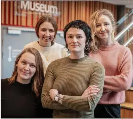  ?? FOTO: KRISTINA BÅTNES HESTDAHL ?? AKSJONSGRU­PPA: Malin Vollstad, Karoline With, Johanne P. Elvestad, Marianne Bilden og Margit Giaever Marvik står bak innsamling­saksjonen til kvinner i Gaza. Sistnevnte hadde ikke mulighet å vaere med da bildet ble tatt.