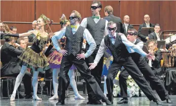  ?? FOTO: HV ?? Munter tanzt das K&K Ballett zur Ballettmus­ik aus „Der Carneval in Rom“. Es dirigiert Taras Lenko.