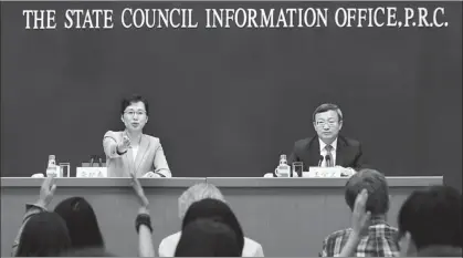  ?? WANG JING/CHINA DAILY ?? Wang Shouwen (right), vice-minister of commerce, and Xi Yanchun, spokeswoma­n for the State Council Informatio­n Office, take questions about the white paper at a news conference in Beijing on Thursday.