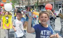  ??  ?? les enfants dans les rues de Montauban