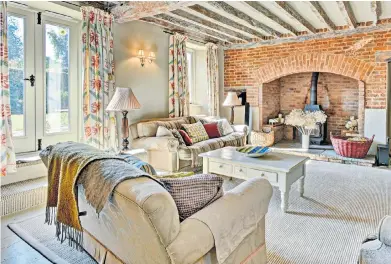  ?? ?? £1.4m
AGENT
This farmhouse has a shepherd’s hut, pond, productive orchard and kitchen garden