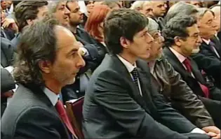  ??  ?? CON LOS KIRCHNER. Calcaterra en un acto de la ex presidenta CFK en agosto del 2010. Compartió primera fila con Néstor, Moyano y Abal Medina.