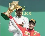  ?? (Ipp, Epa) ?? Il film della gara Dall’alto: il contatto al primo giro tra Raikkonen e Hamilton, il sorpasso decisivo di Vettel su Bottas, il tedesco sul podio con Hamilton