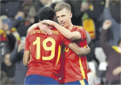  ?? Pierre-Philippe Marcou / AFP ?? Olmo celebra su gol junto a Lamine Yamal, ayer en Madrid.