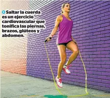  ??  ?? Saltar la cuerda es un ejercicio cardiovasc­ular que tonifica las piernas, brazos, glúteos y abdomen.